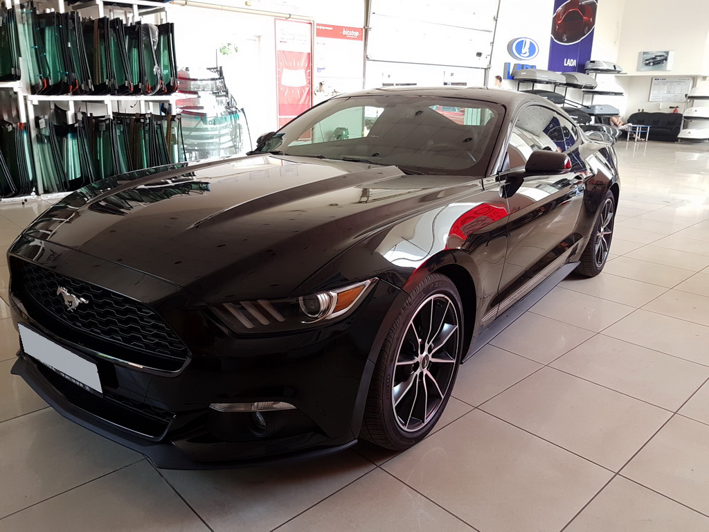 Замена лобового стекла Ford Mustang 2016