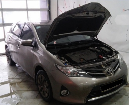 Замена лобового стекла Toyota Auris.