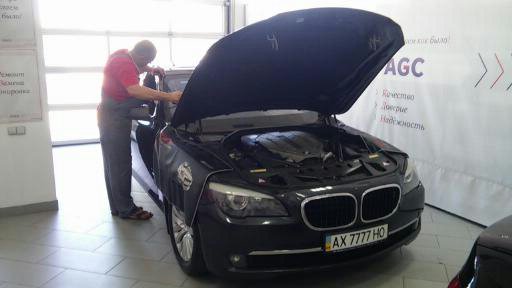 Замена лобового стекла на BMW 7 Series f01.