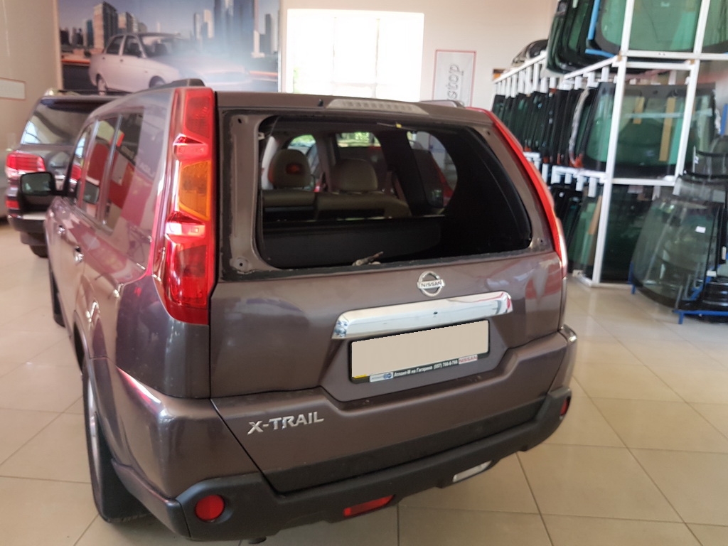 Заднее стекло Nissan X-Trail без заднего стекла